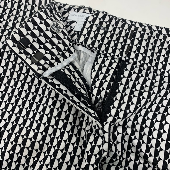 New York & Company Shorts - Picture 4 of 6